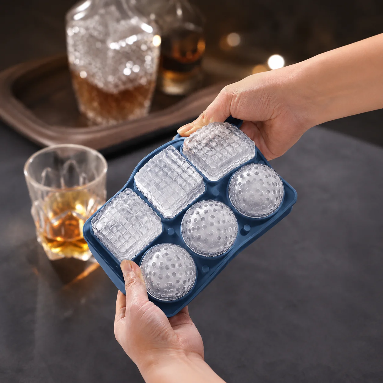 シリコン製ウイスキーアイスキューブトレイ、アイスボールメーカ - Ice Mold Sphere のレビューと価格